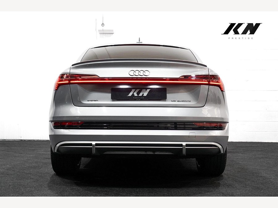 2022 Audi e-tron photo 7