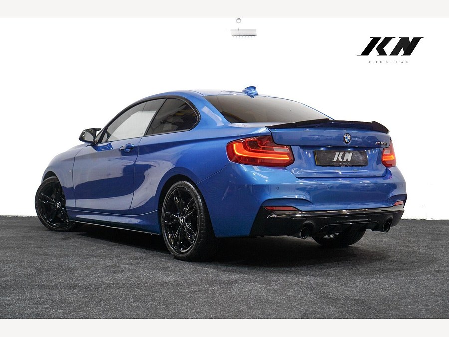 BMW 2 Series photo 2
