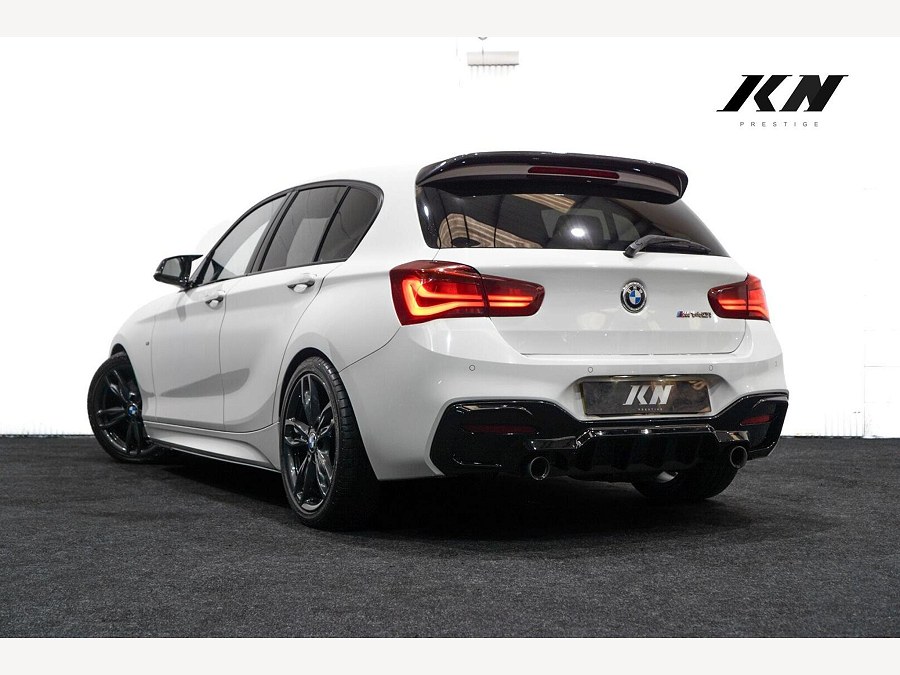 BMW 1 Series photo 2
