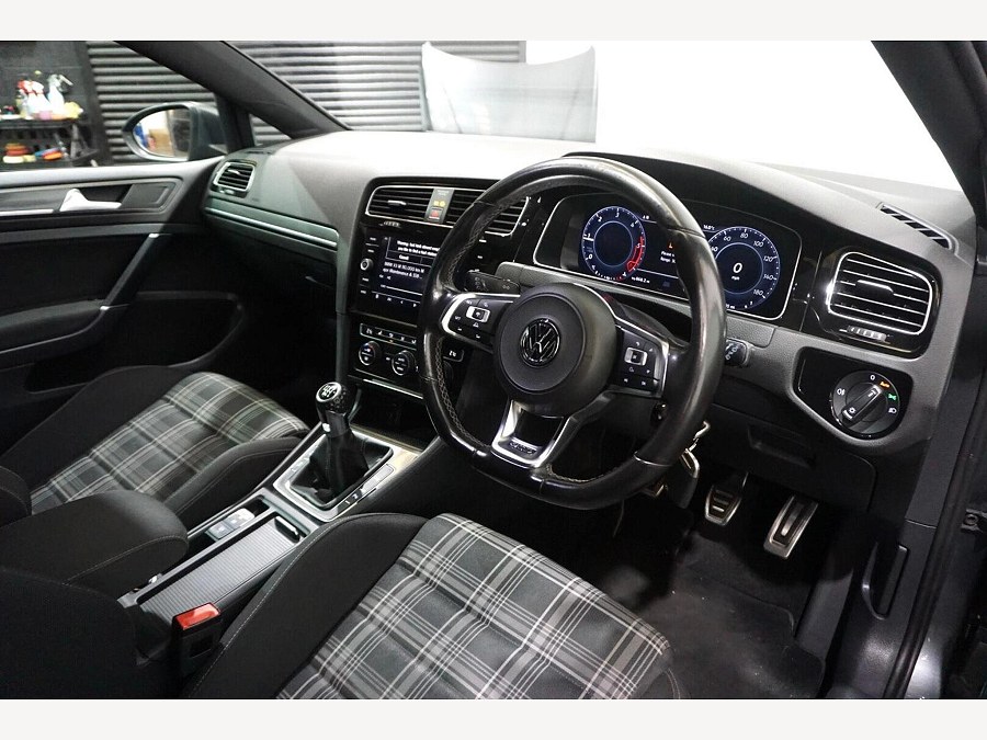 Volkswagen Golf photo 2