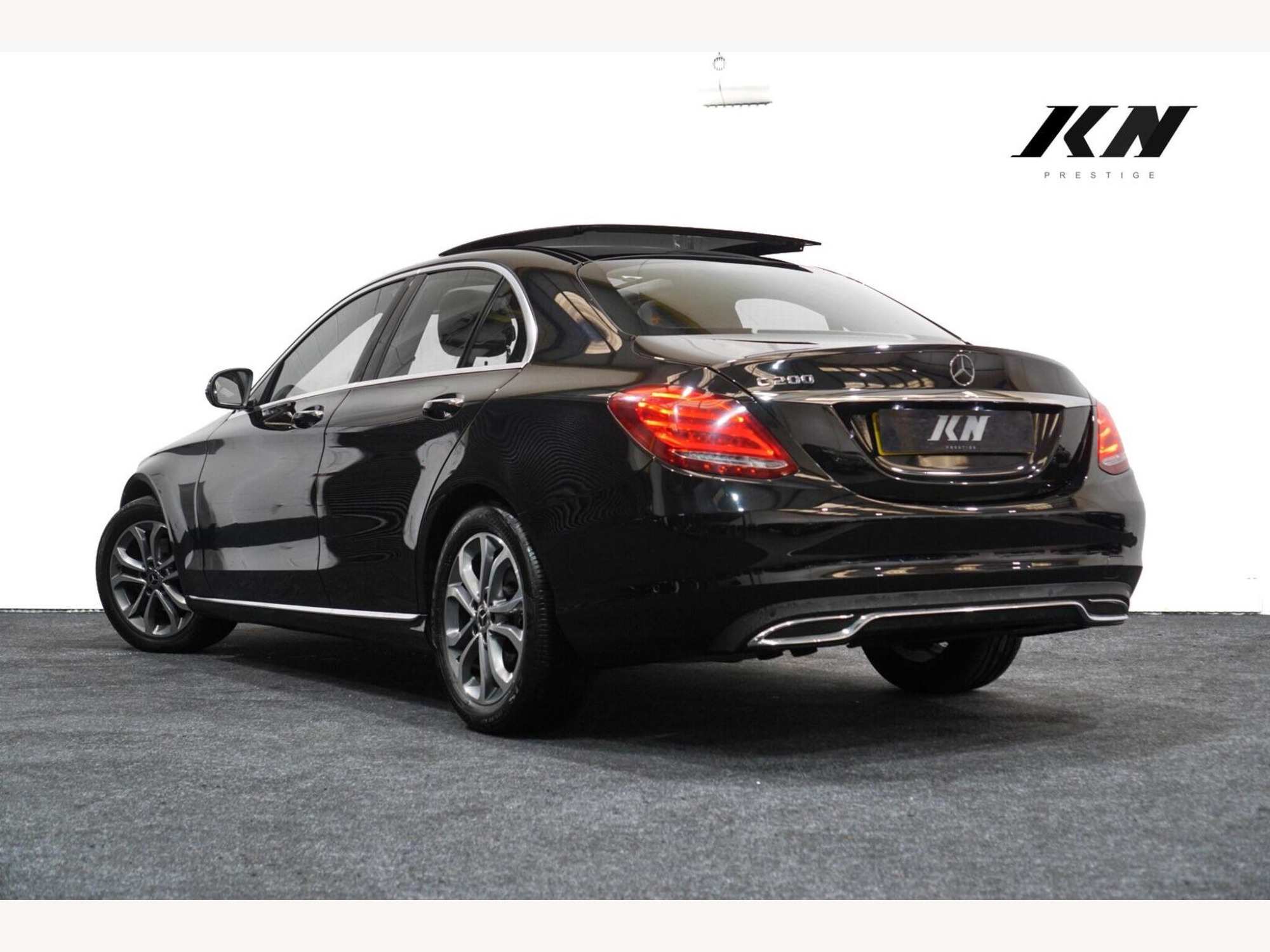 Mercedes-Benz C Class photo 2