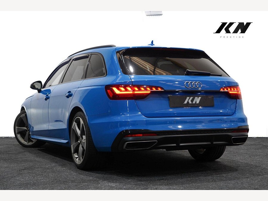 2020 Audi A4 Avant photo 2