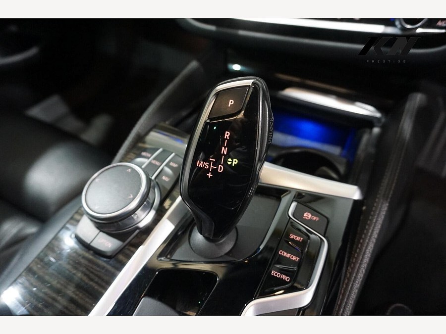 2017 BMW 5 Series photo 4