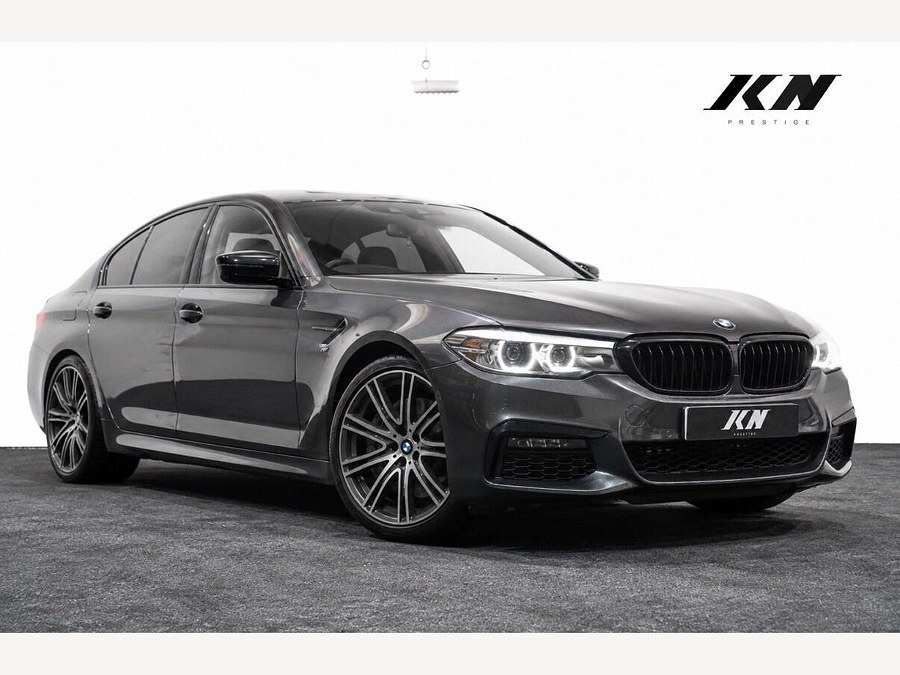2019 BMW 5 Series photo 1