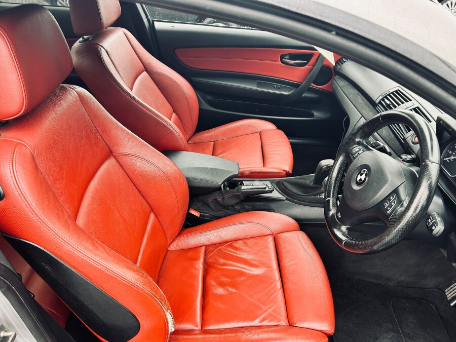 2010 BMW 1 Series photo 11