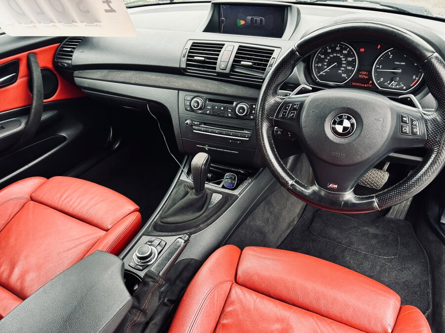 2010 BMW 1 Series photo 12