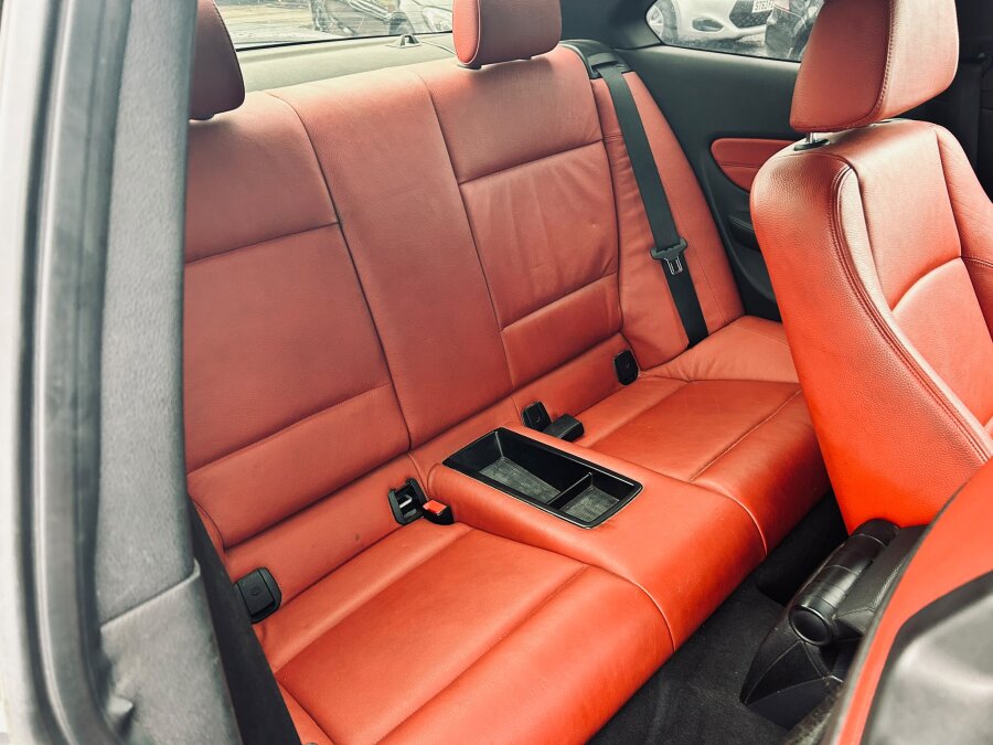 2010 BMW 1 Series photo 10