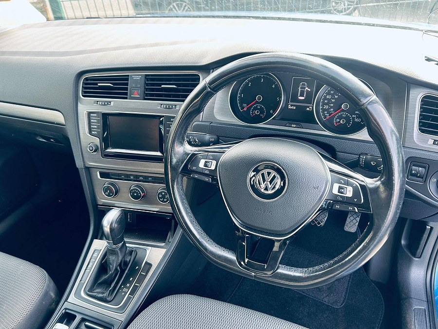 2014 Volkswagen Golf photo 12