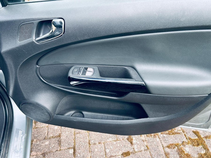 2013 Vauxhall Corsa photo 14