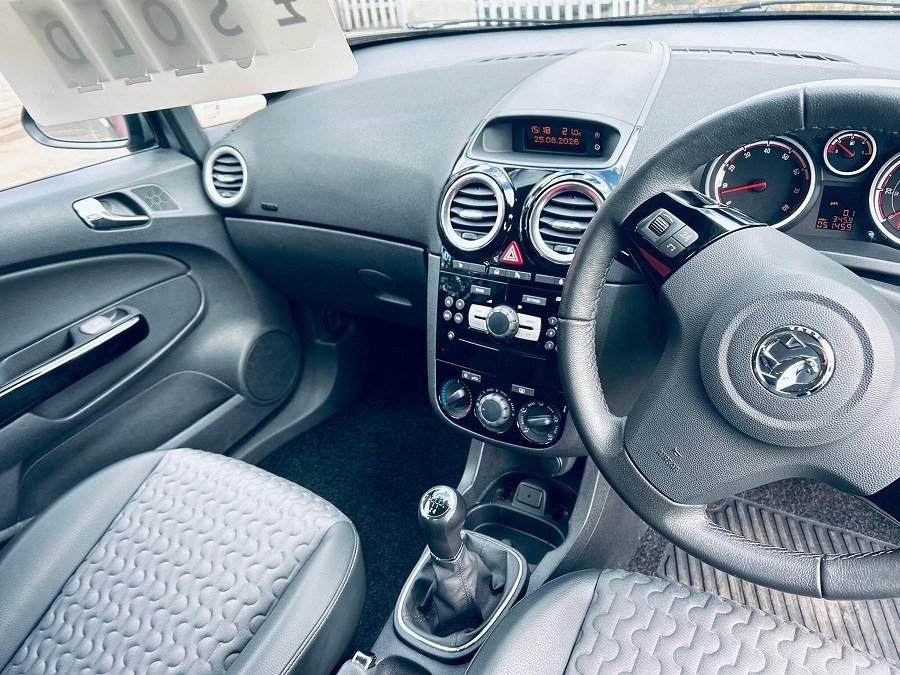 2013 Vauxhall Corsa photo 9