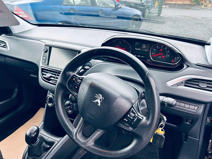 2014 Peugeot 208 photo 10