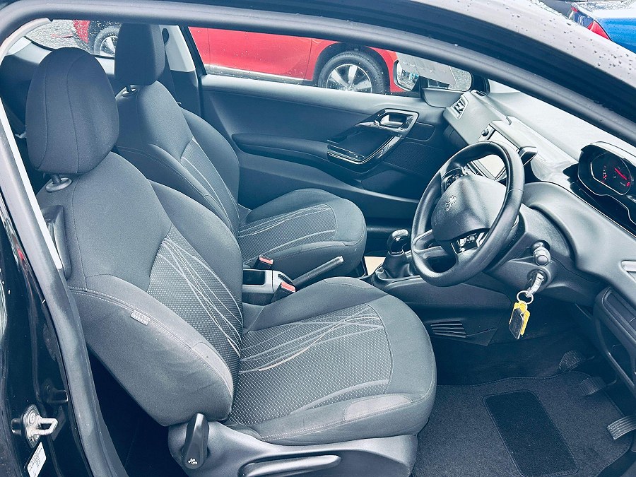 2014 Peugeot 208 photo 8