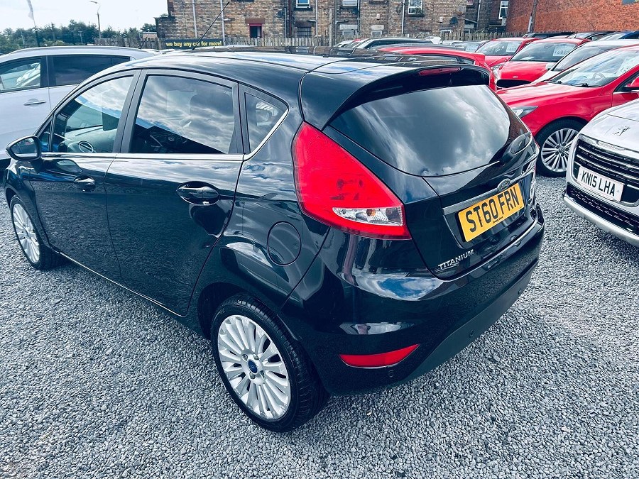 2010 Ford Fiesta photo 5