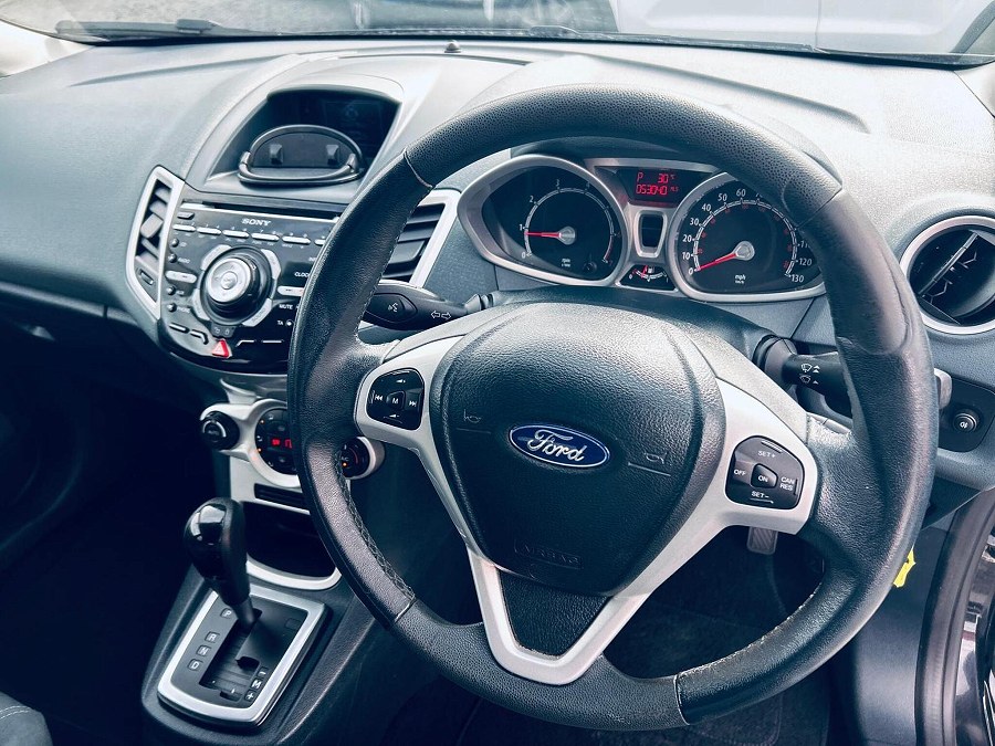2010 Ford Fiesta photo 13