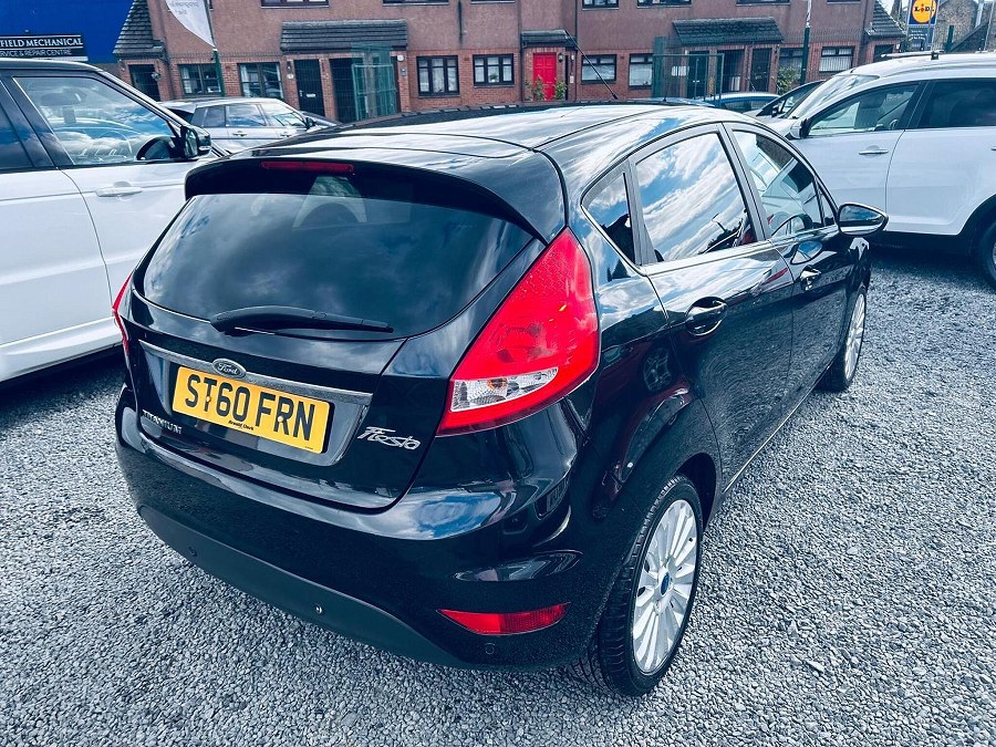 2010 Ford Fiesta photo 9