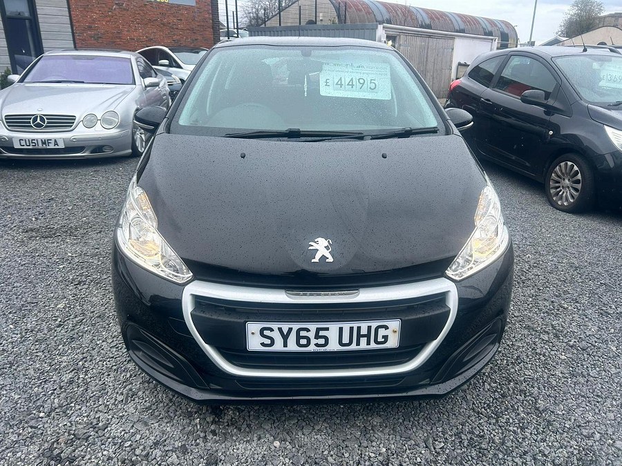 2015 Peugeot 208 photo 2