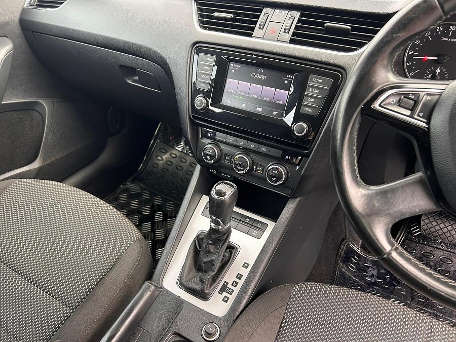 2015 Skoda Octavia photo 9