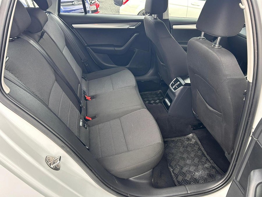 2015 Skoda Octavia photo 12