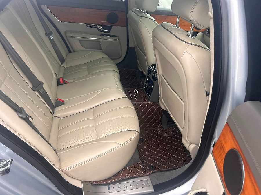 2010 Jaguar XJ photo 14