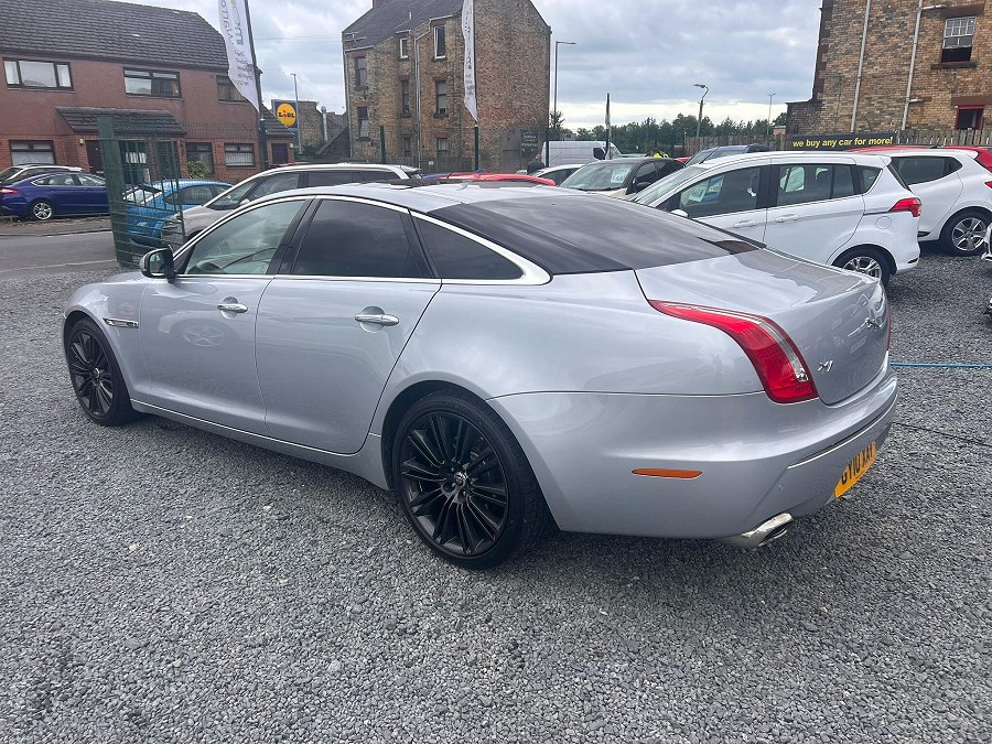 2010 Jaguar XJ photo 6