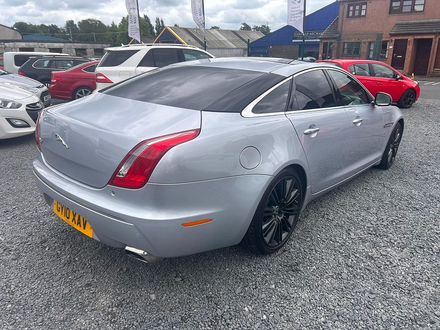 2010 Jaguar XJ photo 8