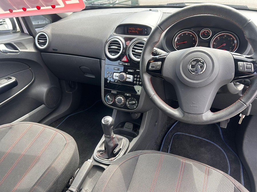 2013 Vauxhall Corsa photo 12