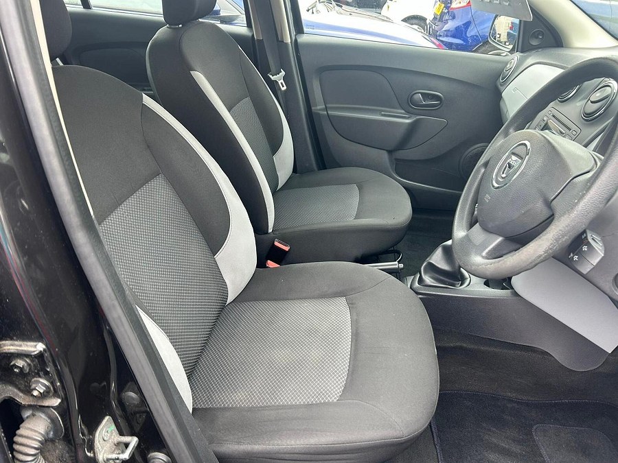 2014 Dacia Sandero photo 9