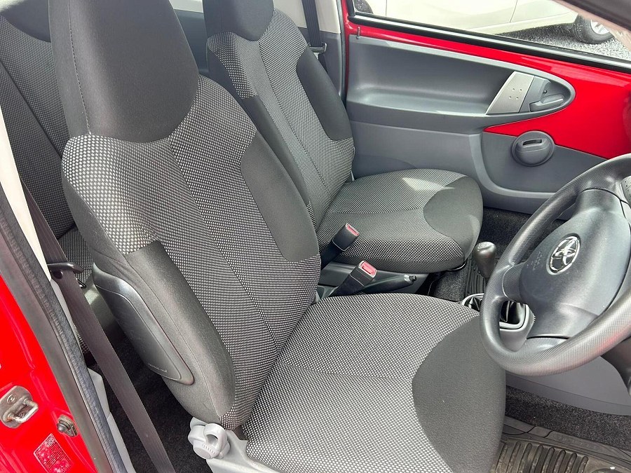 2011 Toyota AYGO photo 12