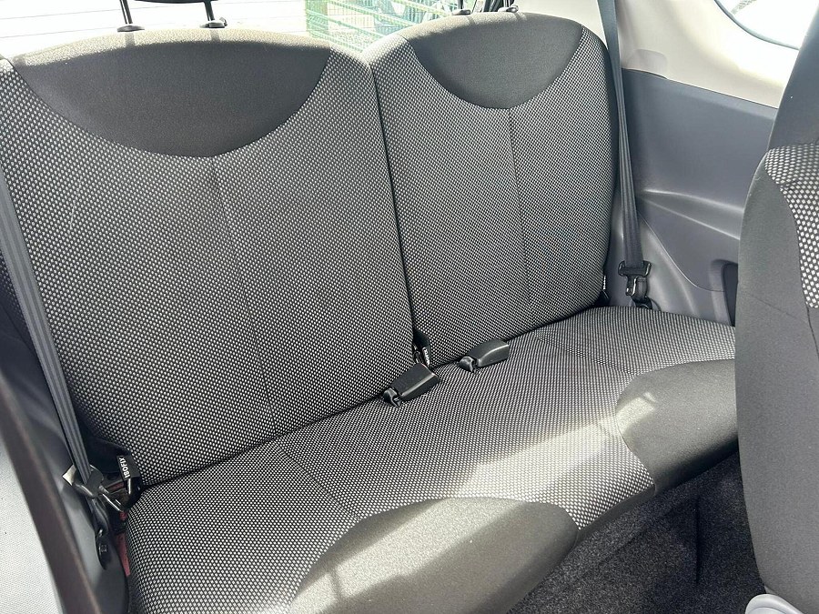 2011 Toyota AYGO photo 13