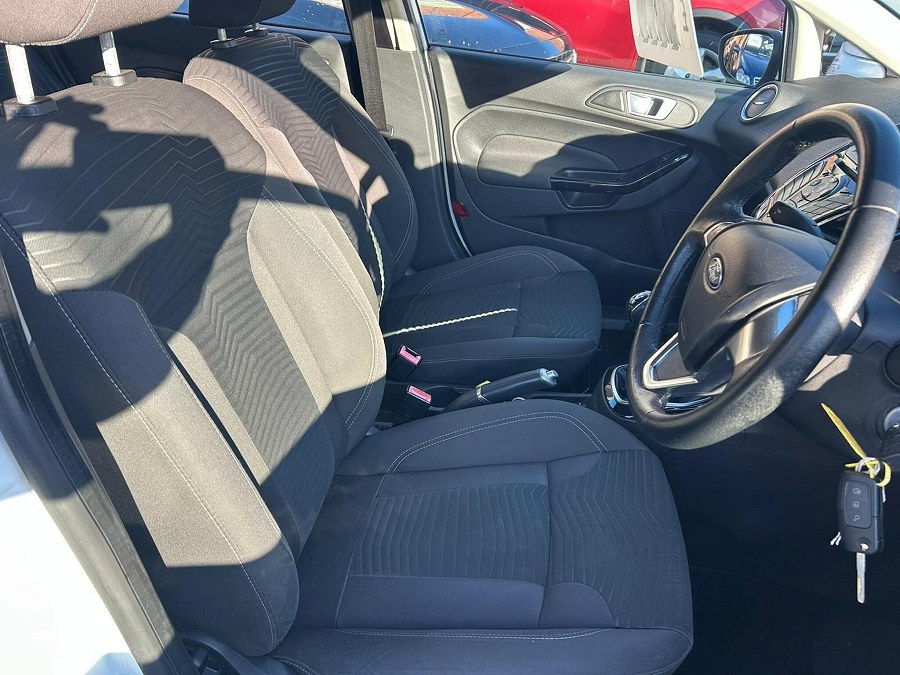 2015 Ford Fiesta photo 8