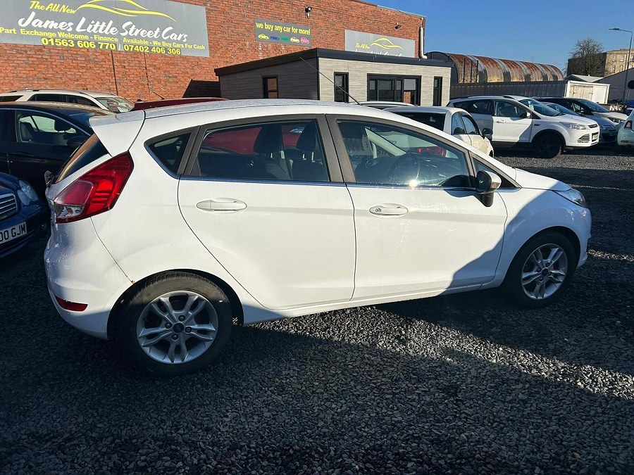 2015 Ford Fiesta photo 6