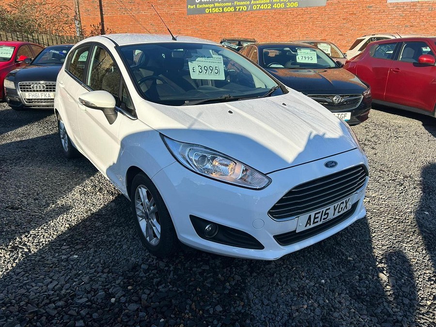 2015 Ford Fiesta photo 1