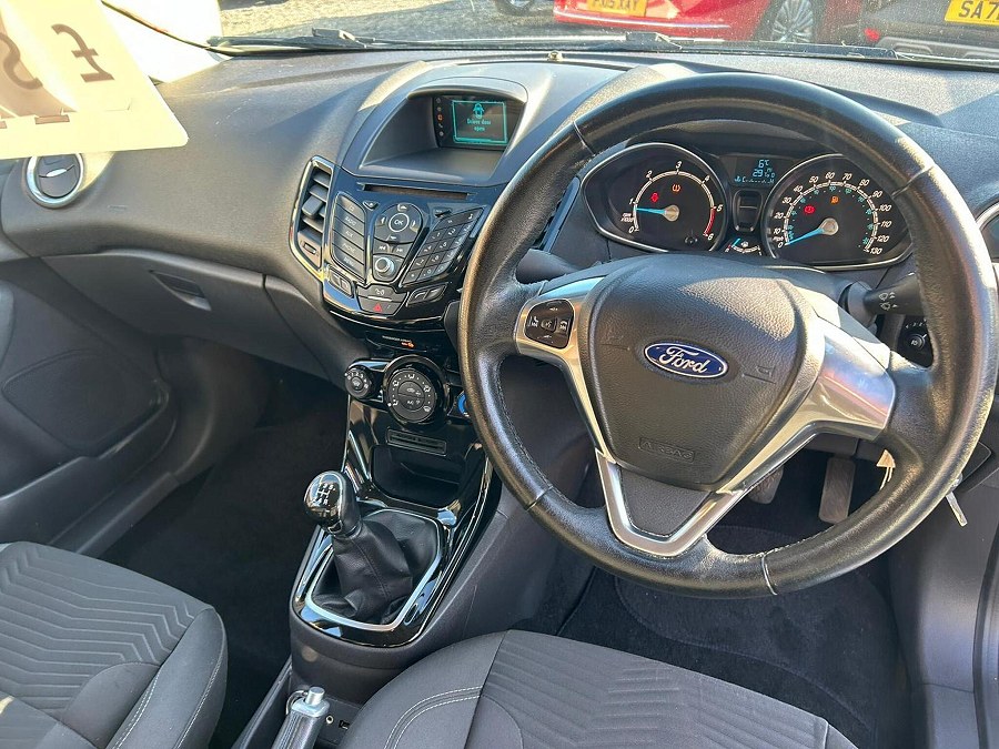 2015 Ford Fiesta photo 14