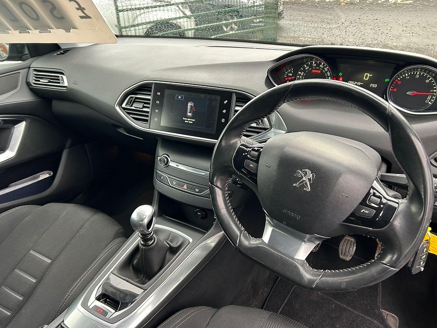 2014 Peugeot 308 photo 9
