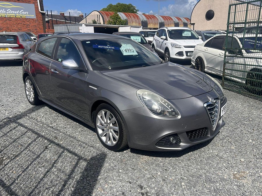 2012 Alfa Romeo Giulietta photo 5