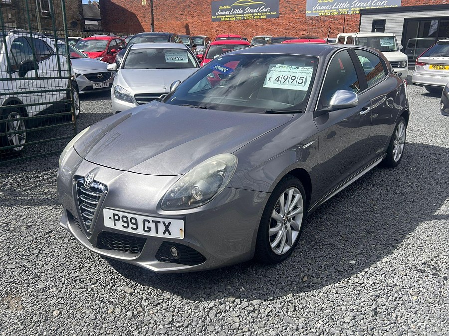 2012 Alfa Romeo Giulietta photo 3