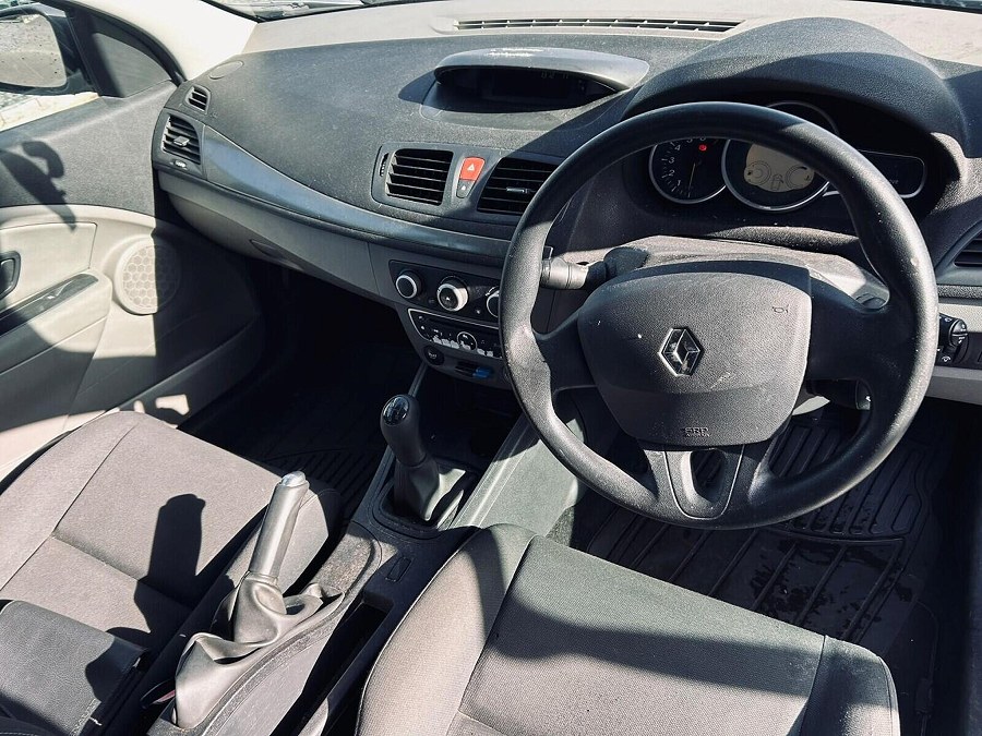 2010 Renault Megane photo 8