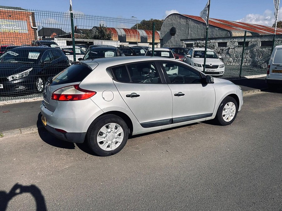 2010 Renault Megane photo 4