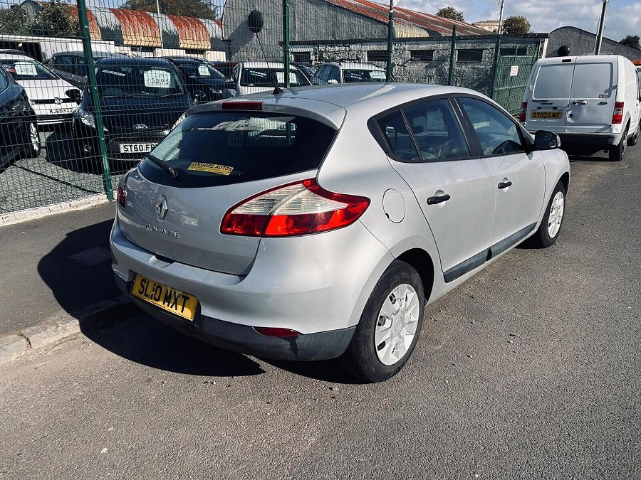 2010 Renault Megane photo 7
