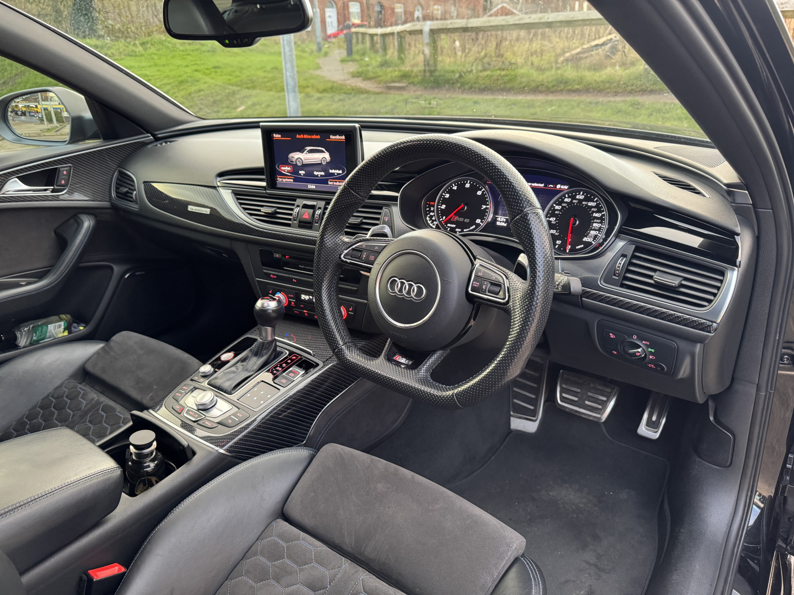 2017 Audi RS6 Avant image 11