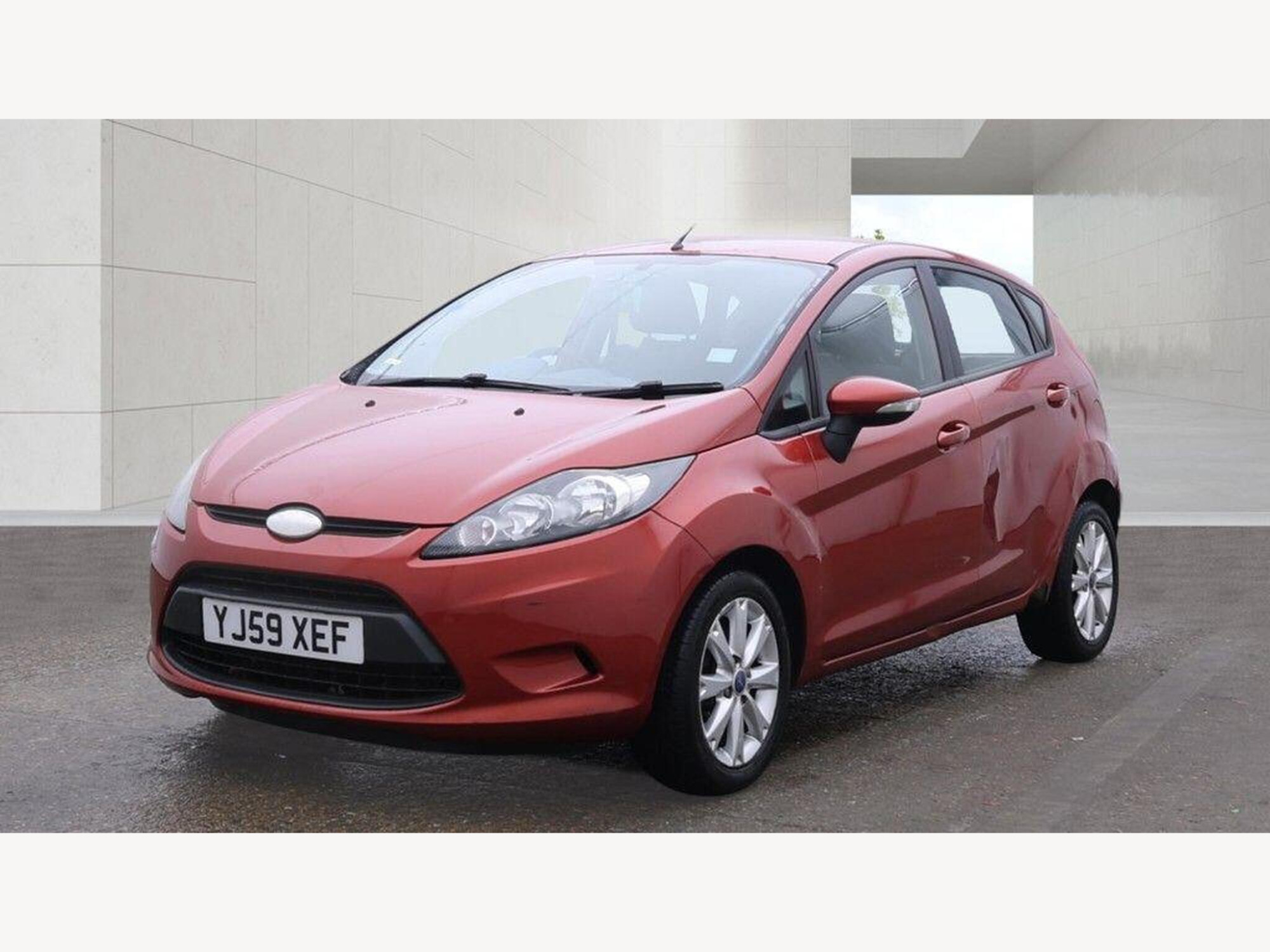 Ford Fiesta photo 2