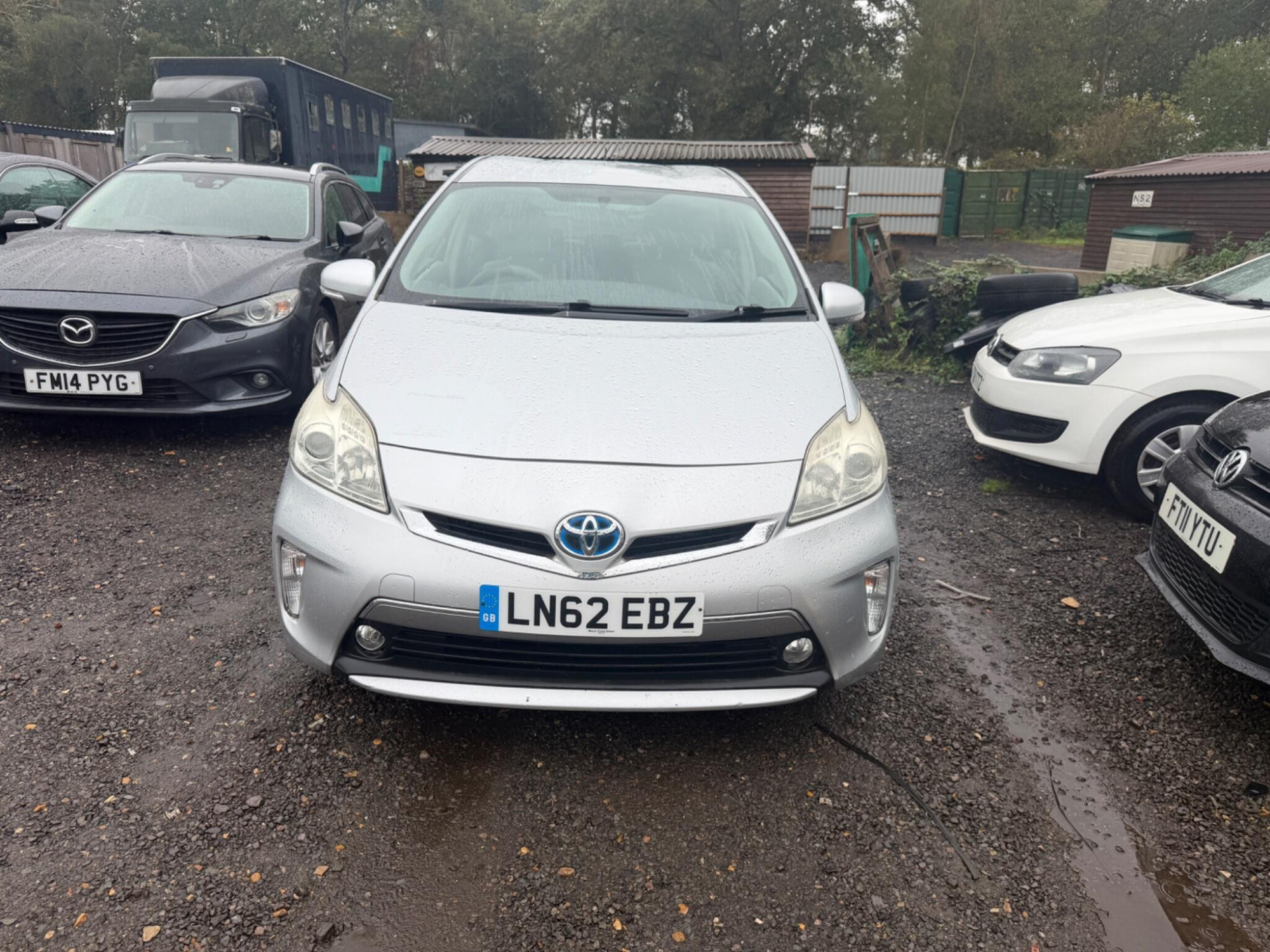 Toyota Prius photo 2