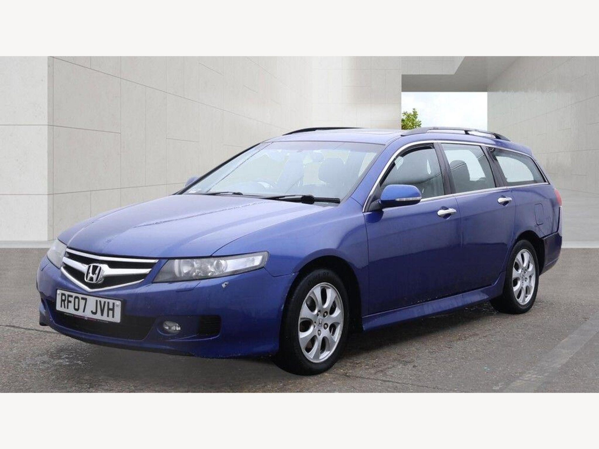 Honda Accord photo 2