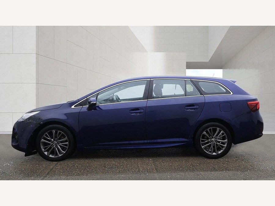 2016 Toyota Avensis photo 9