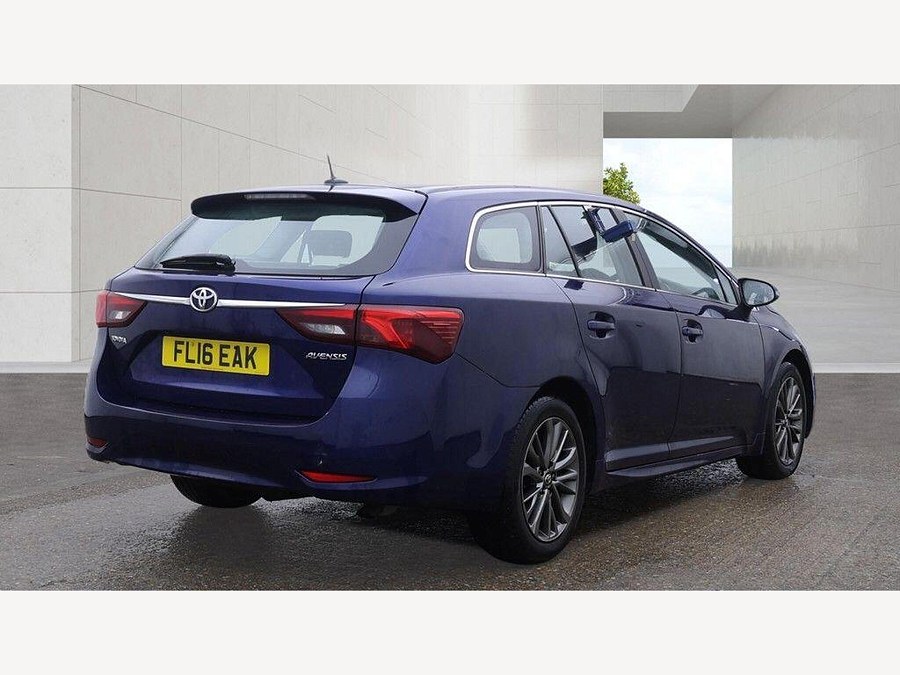 2016 Toyota Avensis photo 6