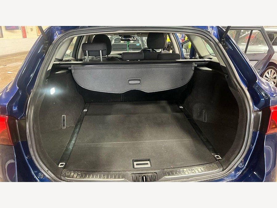2016 Toyota Avensis photo 13