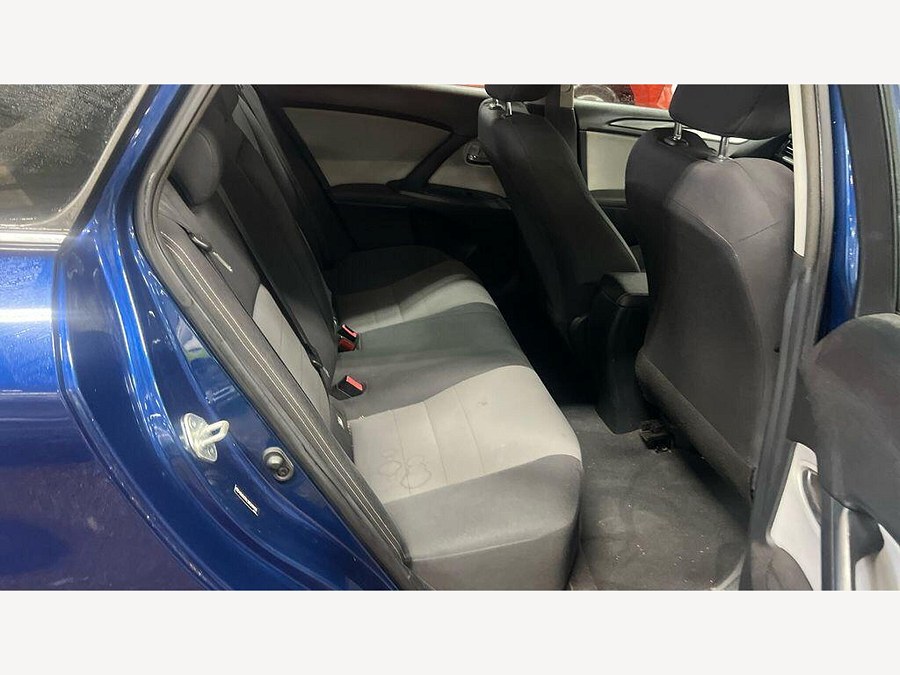 2016 Toyota Avensis photo 14