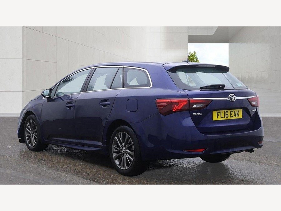 2016 Toyota Avensis photo 3
