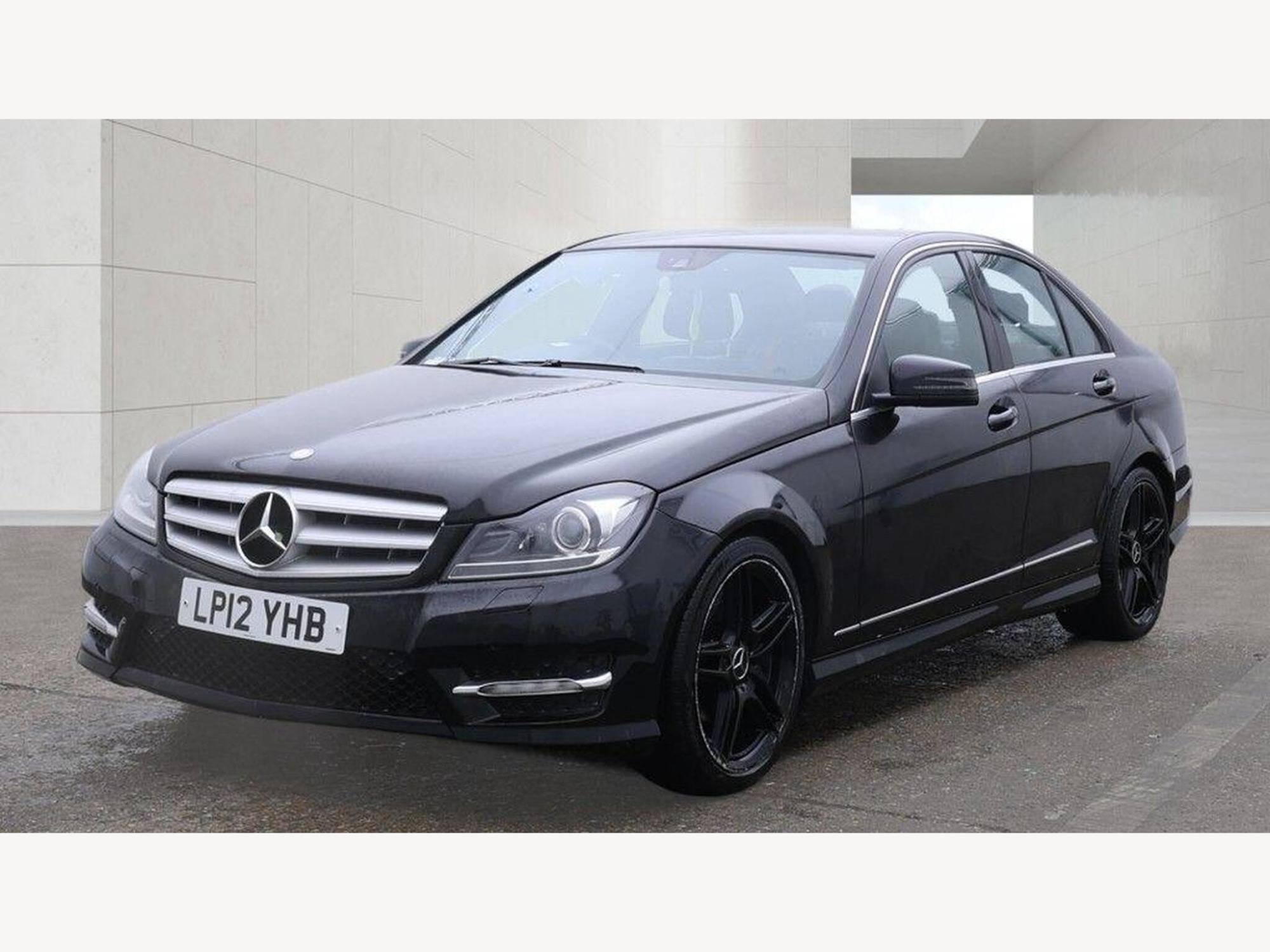 Mercedes-Benz C Class photo 2