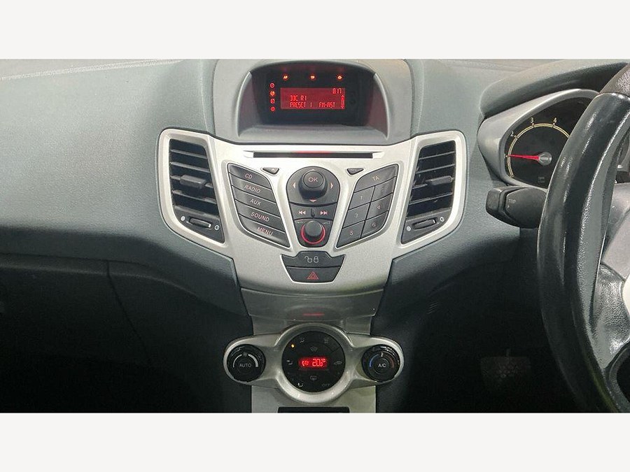 2009 Ford Fiesta photo 13